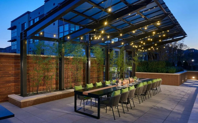 Global Luxury Suites Clarendon Metro