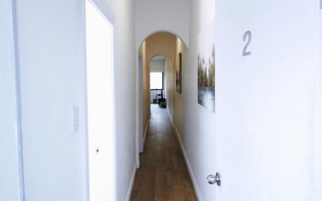 Relaxed 2 Bedroom Apartment Minutes From The Beach