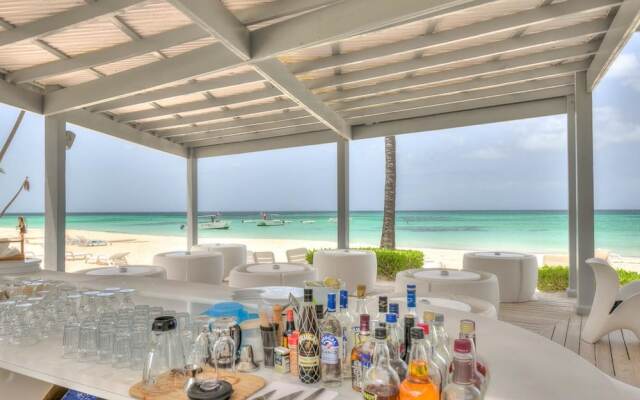Beachfront Glamorous Apartment With Ocean Views