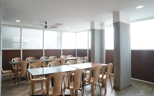 OYO 28029 Living Luxurious Studio Rooms