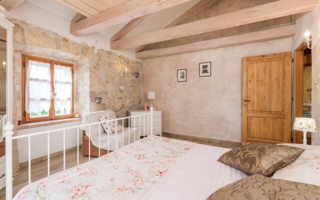 Beautiful Home in Kras With Wifi and 2 Bedrooms