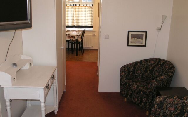 Three Sisters Studio Apartments