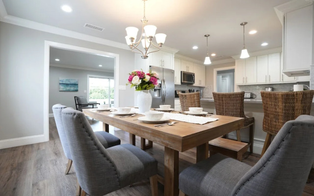 4 bedroom, 3 bathrooms Pool Home