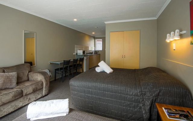 Manuka Crescent Motel