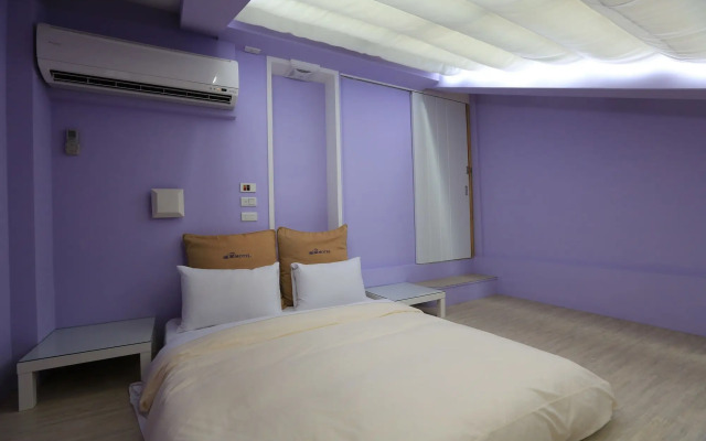 Regale Villa Hotel
