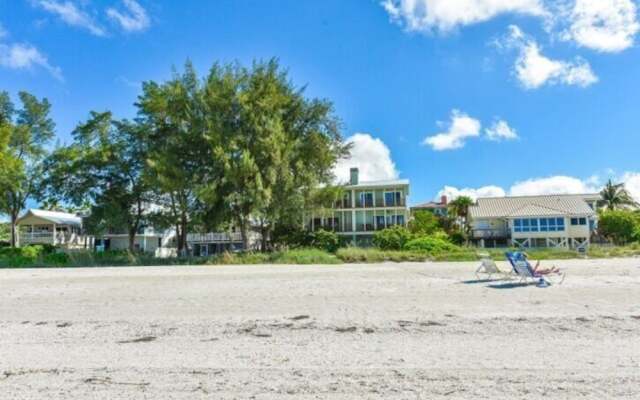 2903 Avenue F 3 Bedroom Home by RedAwning