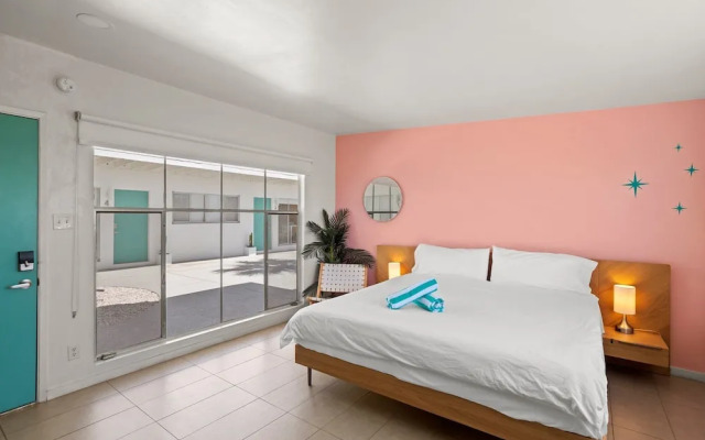 Hotel (closed)