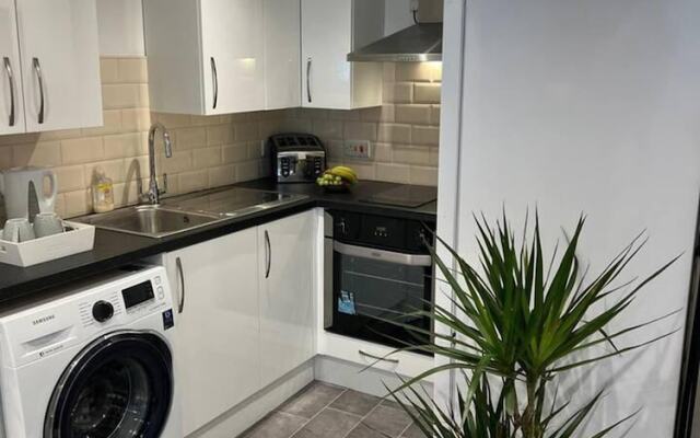 Jacuzzi Spa! Stunning Entire Guest House - Netflix