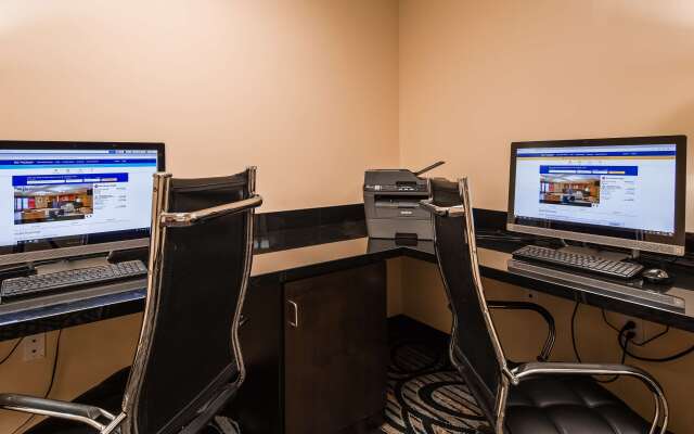 Best Western Plus Airport Inn & Suites