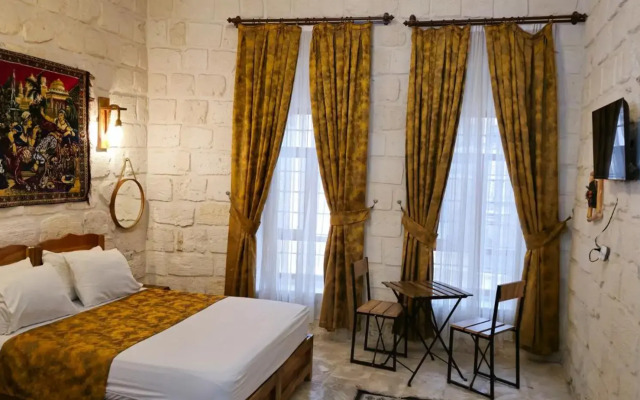Mons Masius Hotel