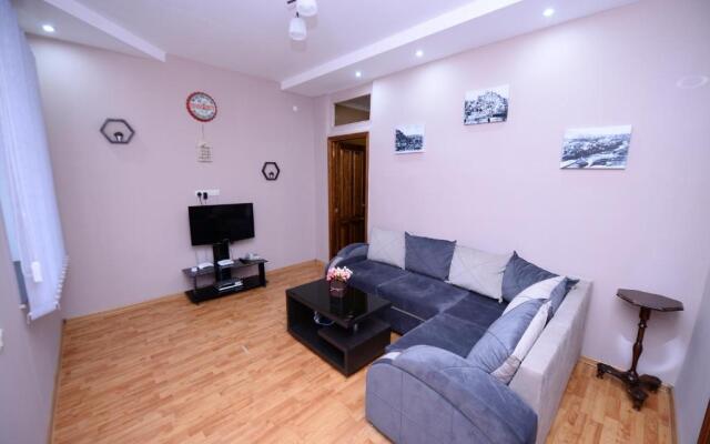 Sweet Home Apartment