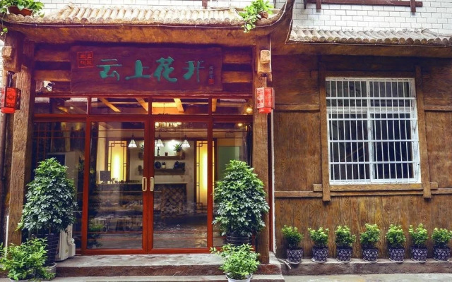 Zhangjiajie Meet Themed Inn