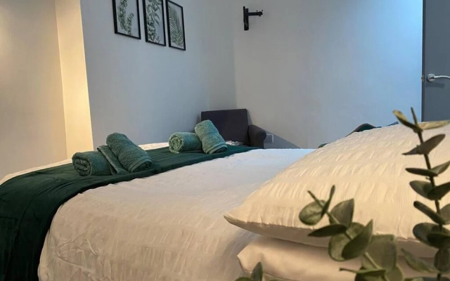2 Bed Flat - Sleeps 6 - Parking - Wifi