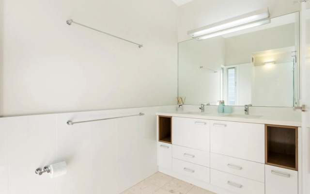 7 Roseby Court