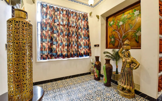 Fabhotel Ambika Chirwa House