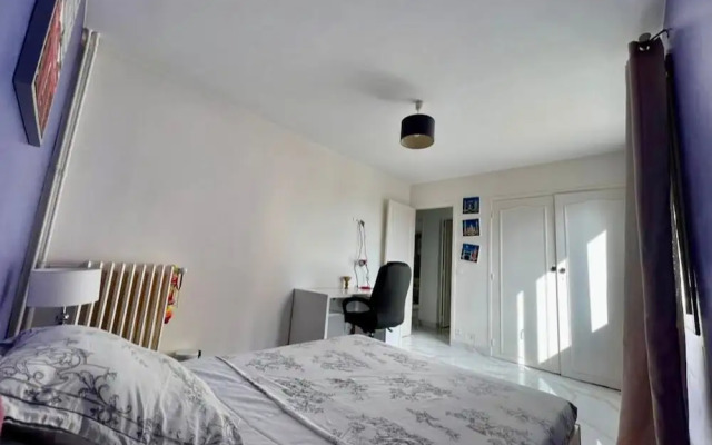 Family apartment 7 minutes from Paris