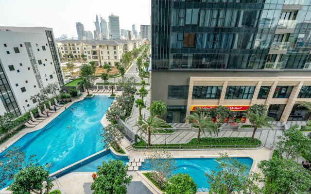 Urban House Saigon - Golden River