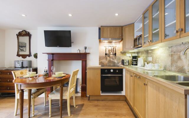 Pleasant Hackney Home by Victoria Park