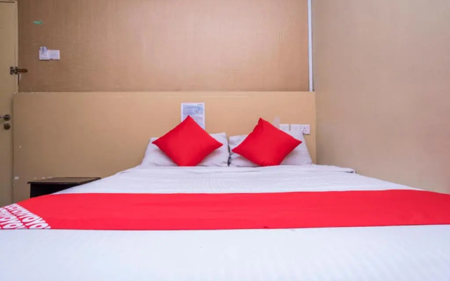 OYO 614 D'PINETREES Hotel