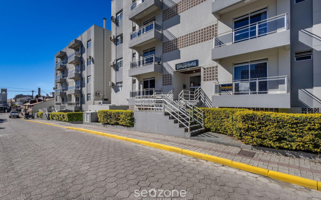 Apto 2Q 180m da praia com Garagem ERU032