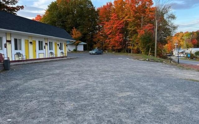 Skyland Motel Inn & Suites