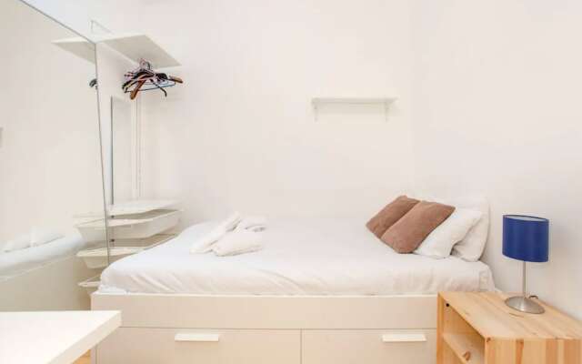 Spacious Traditional 3 Bedroom Flat in New Town