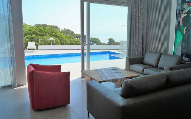 House 3 Bedrooms With Pool And Sea Views 107932