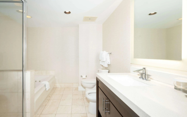 DoubleTree Resort & Spa by Hilton Ocean Point-N. Miami Beach