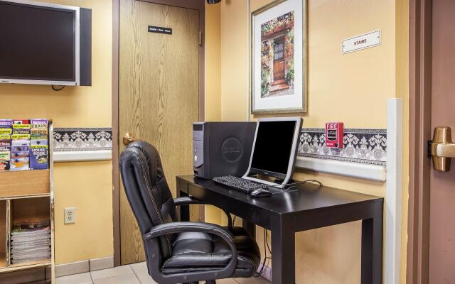 Rodeway Inn & Suites Milwaukee Airport