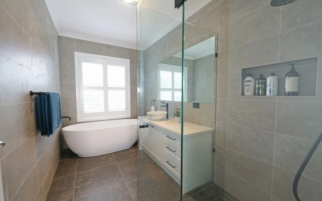 Charming 6 BRM Villa in Melbourne East