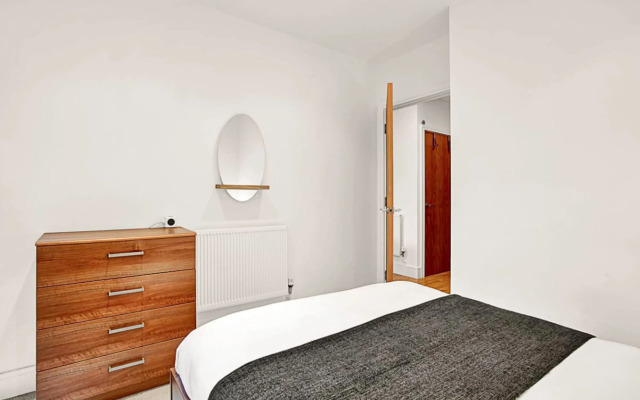 Urban Retreat: Stylish 1-bed Bliss