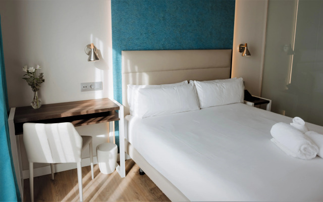 Arya Stadium Hotel