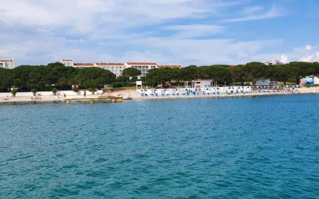 Medulin Luxury Apartments with beautiful garden 100 m from beach
