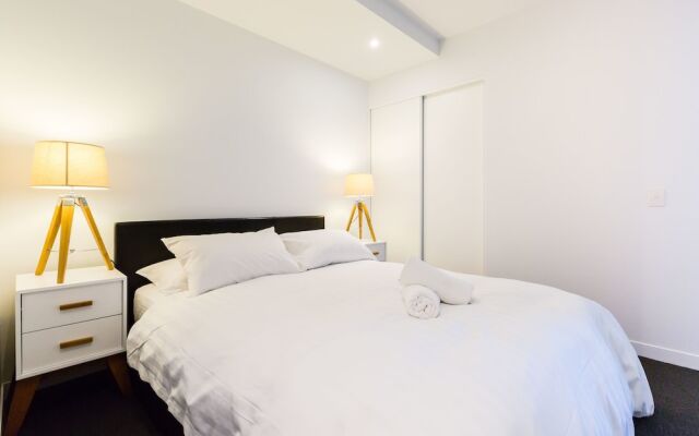 SANTERI, 2BDR Melbourne Apartment