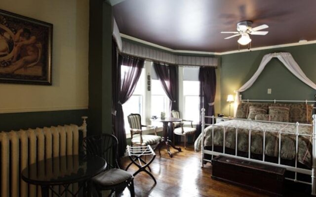 Les Caprices De Victoria