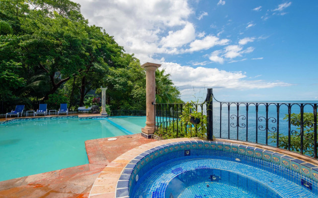 Mar Sereno Hotel & Suites