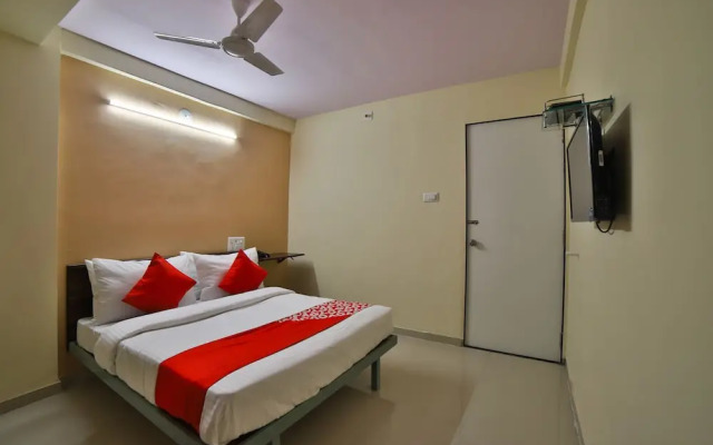 OYO Flagship 27974 Madhuram Arcade