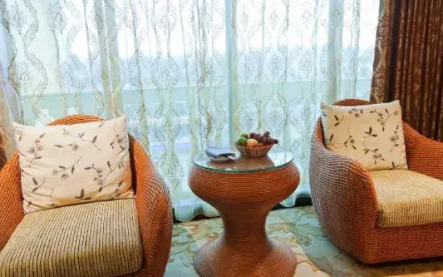 Shiwai Taoyuan Hotel