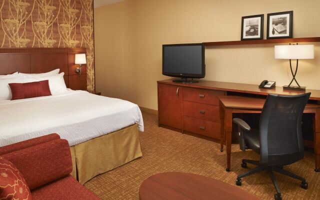 Courtyard Toledo Airport Holland