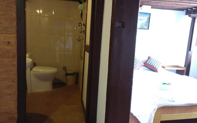 Hiranya Guest House