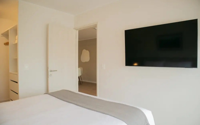 w Elegant 2BR Apartment in Miraflores Steps From Larcomar