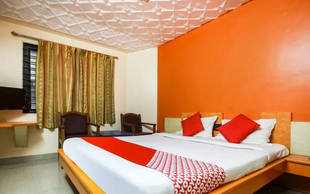 OYO 48043 Hotel Godavari