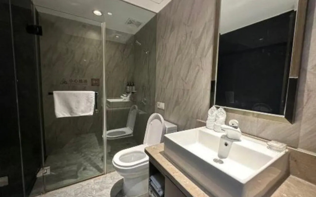 Rezen Kingtown Hotel (Chongqing Xinpaifang)