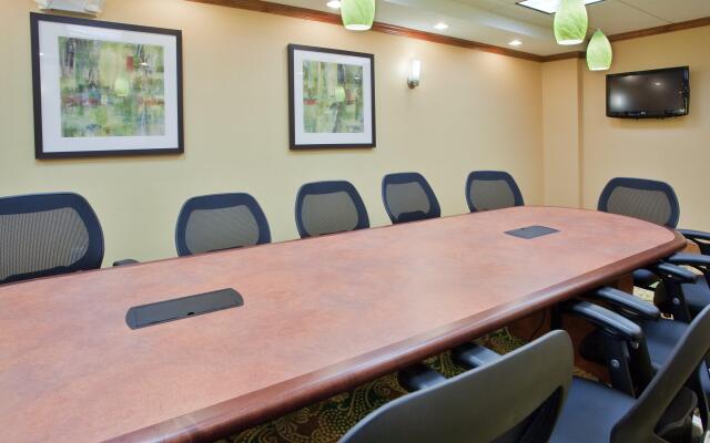 Holiday Inn Express Hotel & Suites Fredericksburg by IHG