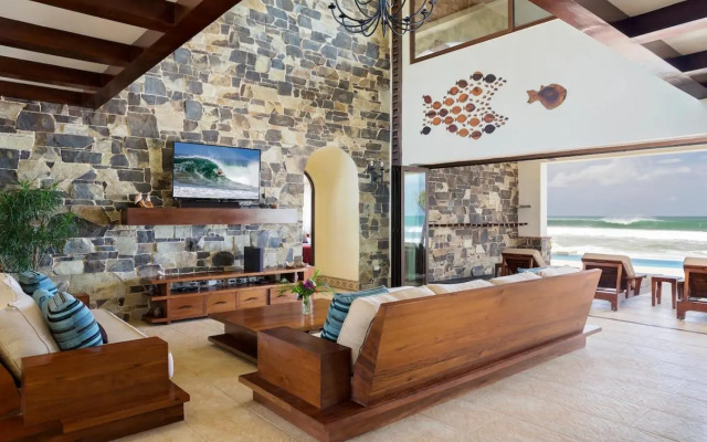 Fort Walker (Beachfront House+Studio)