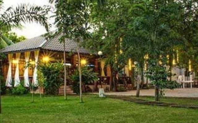 Farmhouse Hotel & Cafe