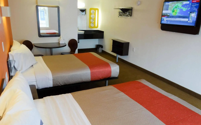 Motel 6 Erie, PA