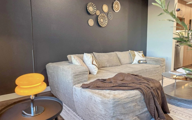 Sunny Home in Mid-hollywood Pool Free Parking