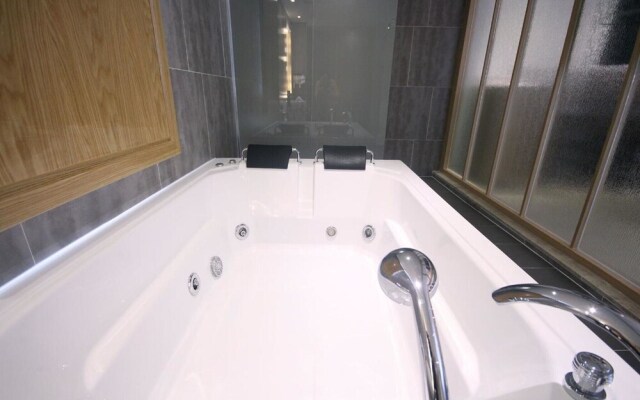 Jeonju Deokjindong Hotel Wannabe