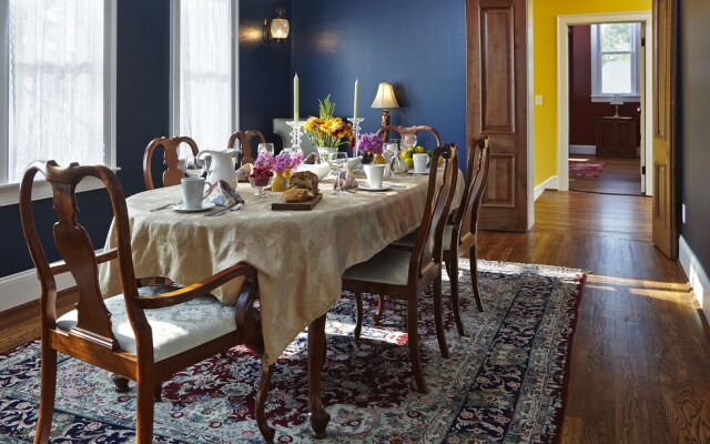 1501 Linden Manor Bed and Breakfast